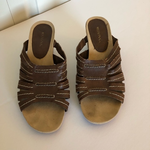 Merona Brown 2.5 Inch Heels Size 9 - Picture 3 of 4